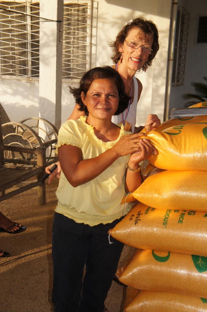 Bryan mother avec son sac de riz