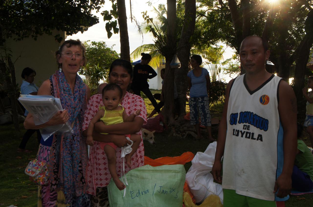 distribution vaisselle famille Jollina, John Rey