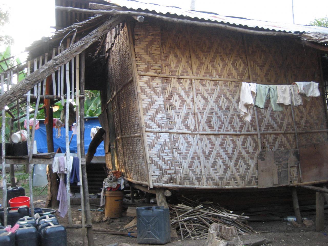 un petit air penché cette maison !