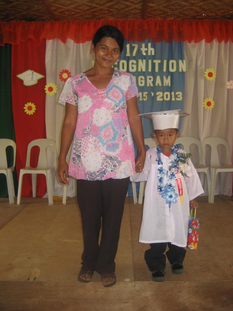 Graduation John Ray et sa maman