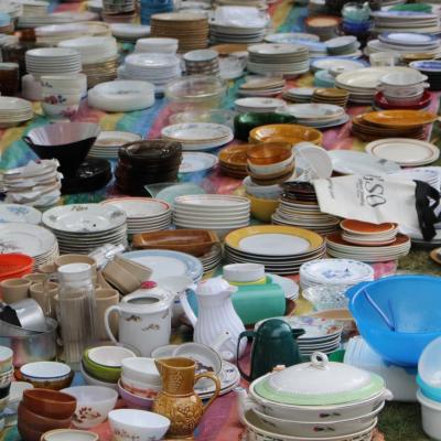 Distribution vaisselle et vètements