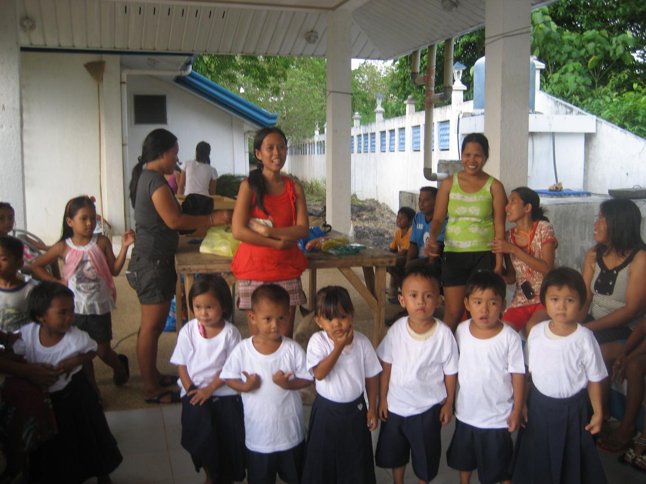 le petit groupe pose en uniforme