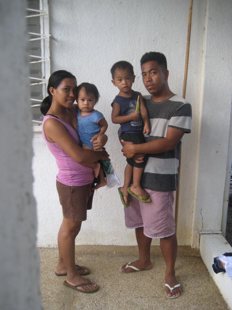 Gabriel avec les parents de Noël