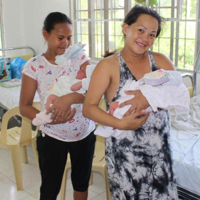 Hopital - Distribution cadeaux naissance