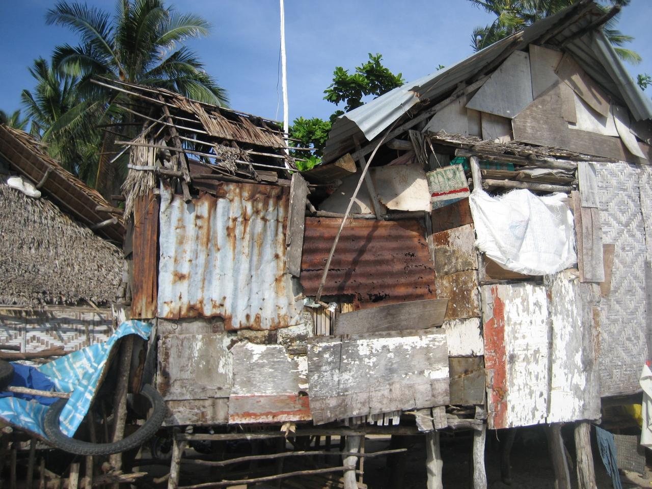 maison très abimée.....a réparer