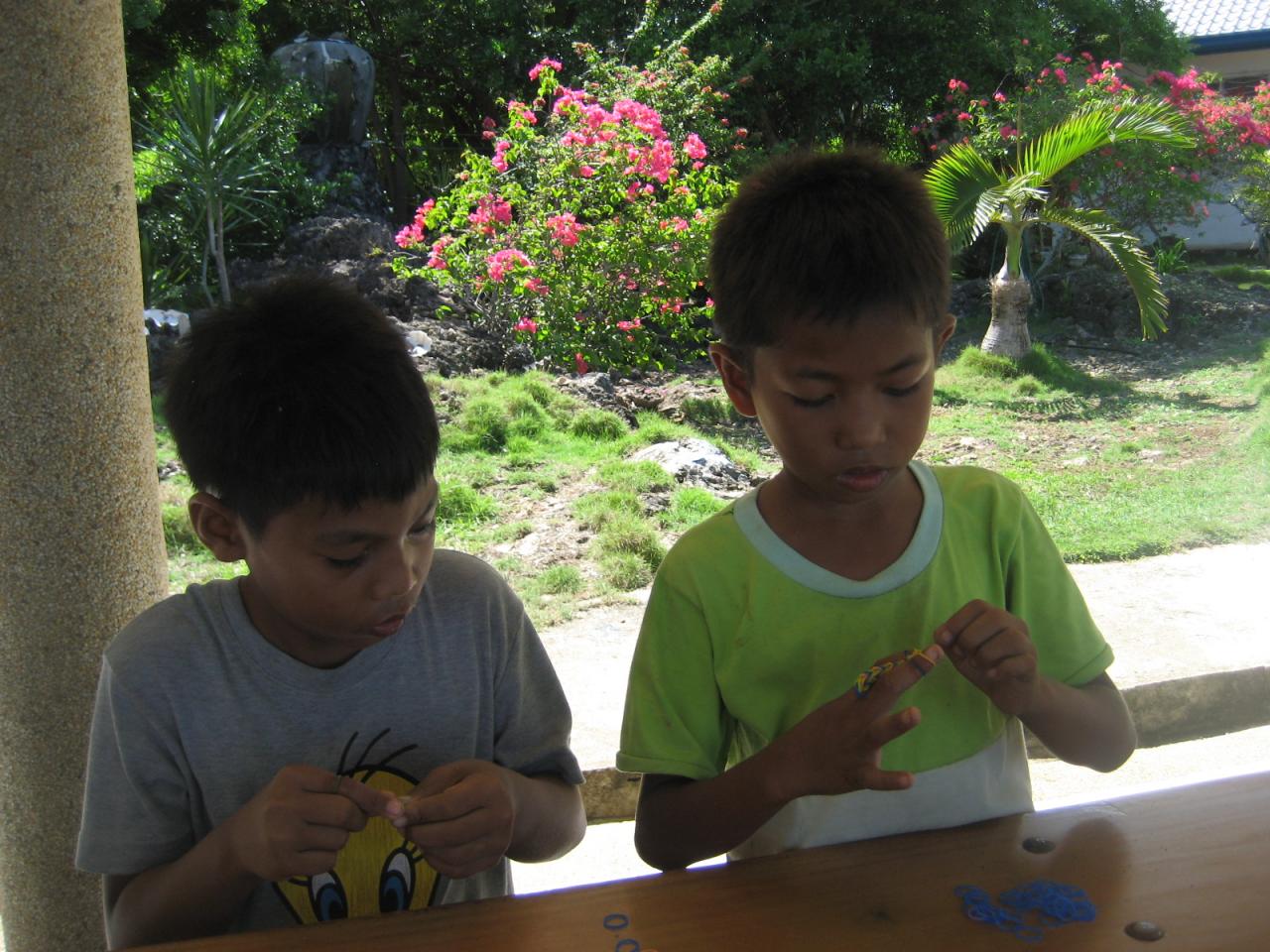 Danilo et Ban Ban aussi les bracelets..