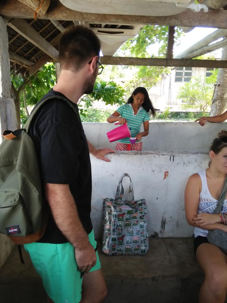 Guillaume supervise le repas de la cantine Looc