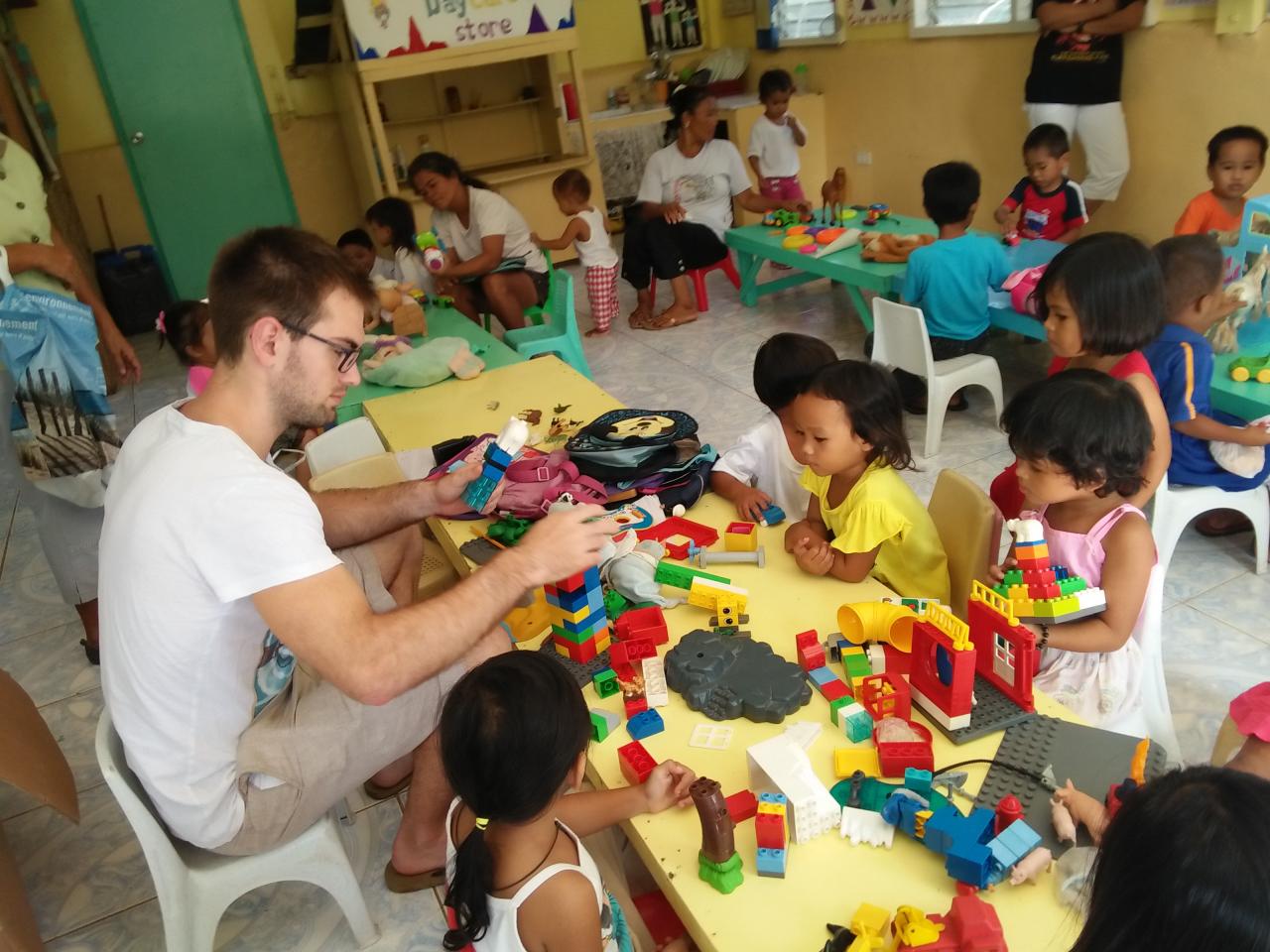 Distribution jouets éducatifs Day Care de Mandahog