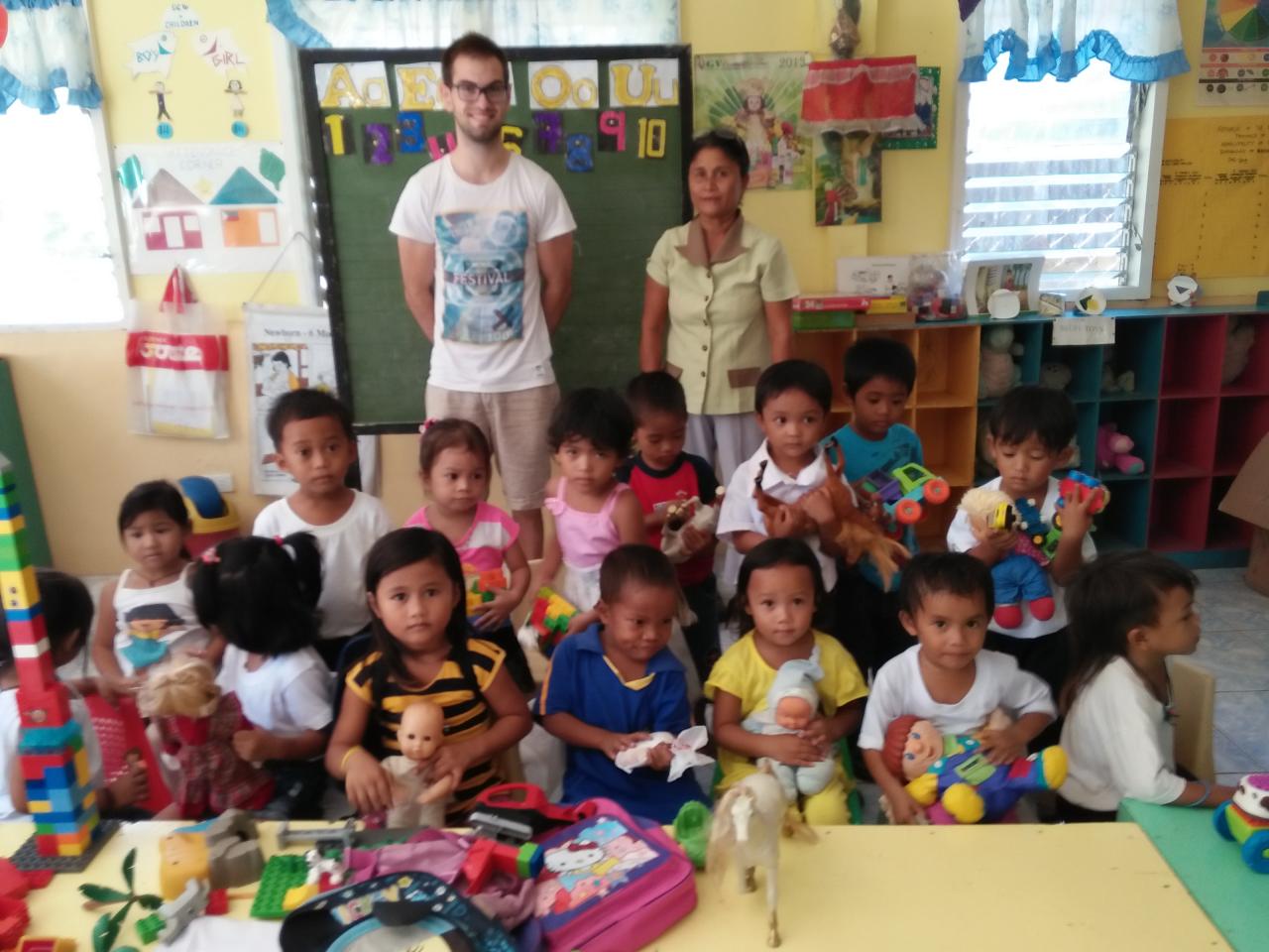 Distribution jouets éducatifs Day Care de Mandahog