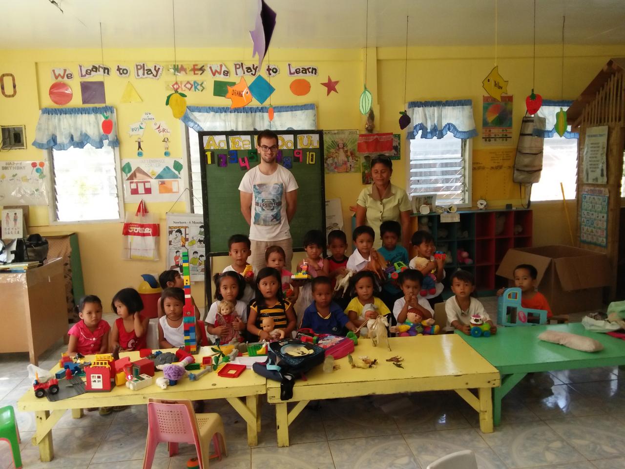 Distribution jouets éducatifs Day Care de Mandahog