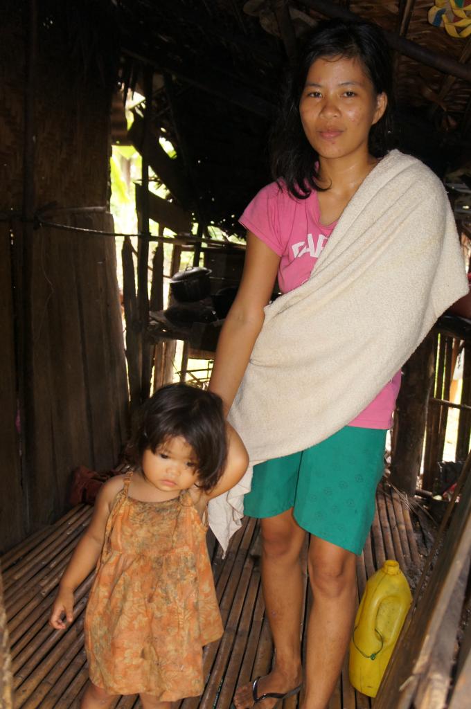 Maria Luz ,sa grande soeur et son bébé
